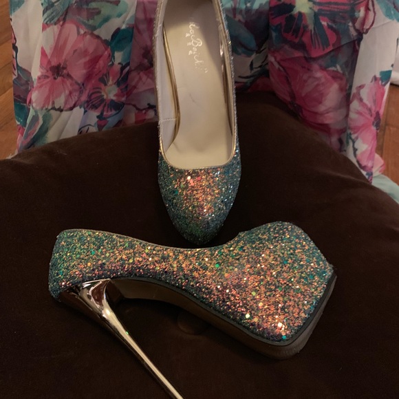 ✨ CINDERELLA SPARKLY PUMPS ✨ - Picture 3 of 5